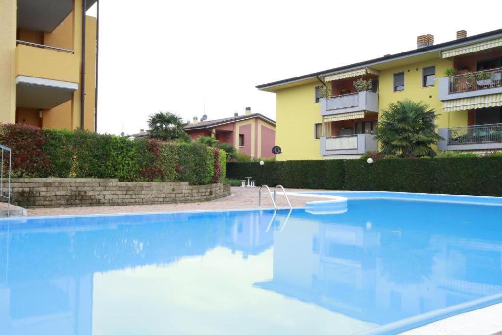 Garden Residence Appartamento Con Terrazzo E Piscina Desenzano del Garda Exterior foto
