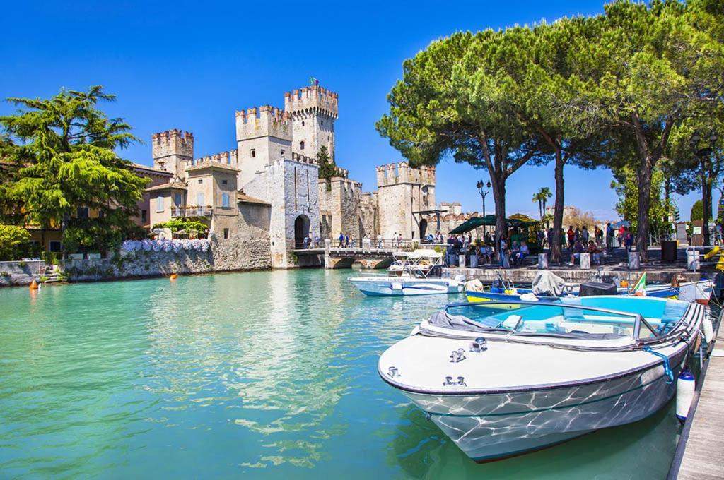 Garden Residence Appartamento Con Terrazzo E Piscina Desenzano del Garda Exterior foto