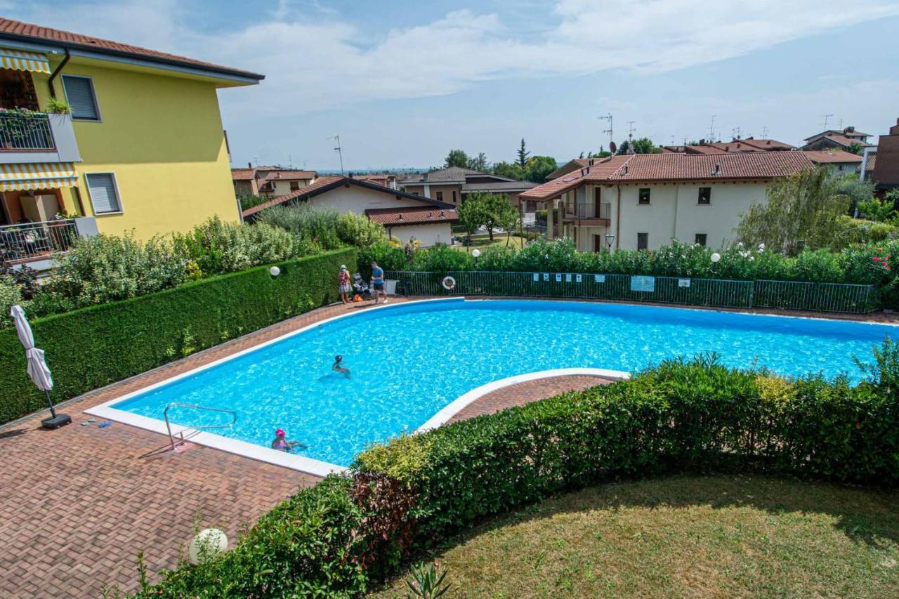 Garden Residence Appartamento Con Terrazzo E Piscina Desenzano del Garda Exterior foto