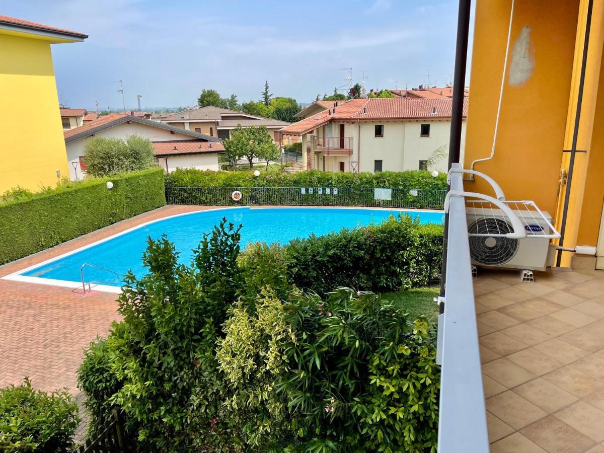 Garden Residence Appartamento Con Terrazzo E Piscina Desenzano del Garda Exterior foto