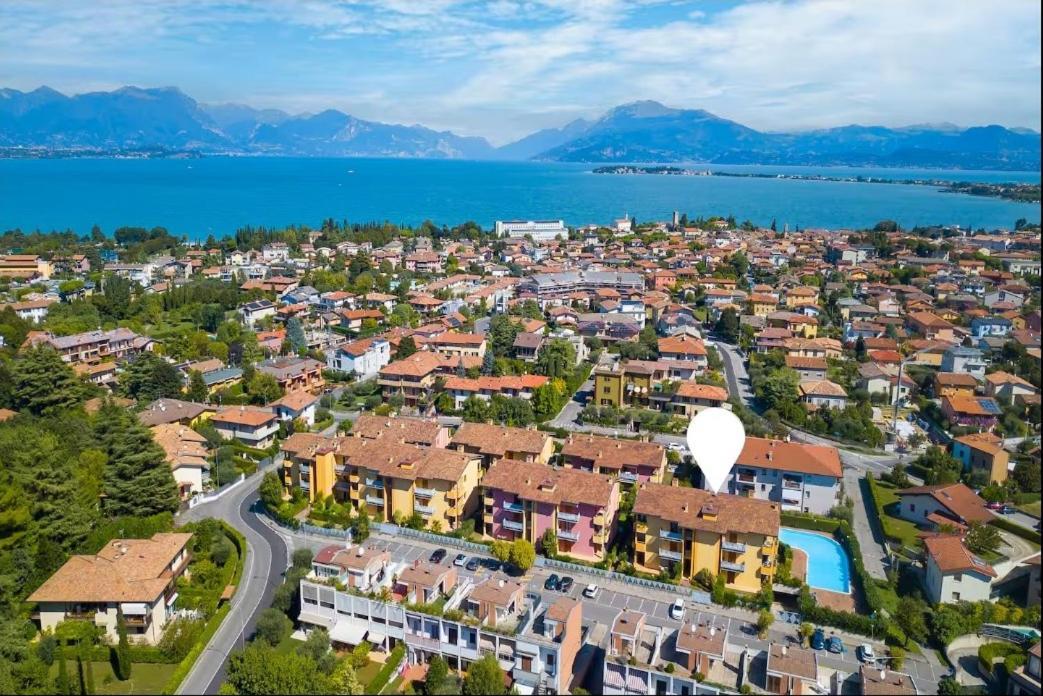 Garden Residence Appartamento Con Terrazzo E Piscina Desenzano del Garda Exterior foto